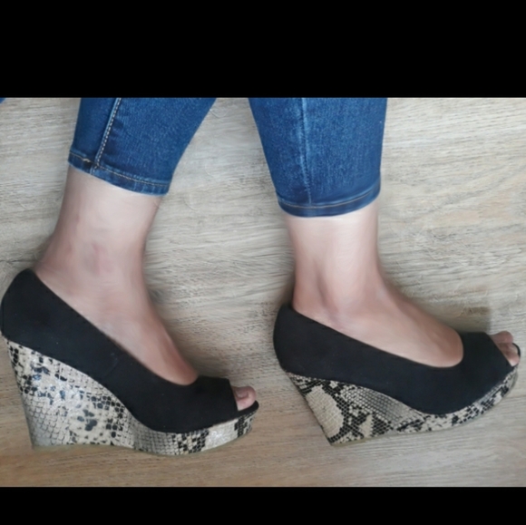 1990's Express Faux Snake Skin Open Toe Wedge Heels - Size 10 Black Suede Shoes - Picture 6 of 15